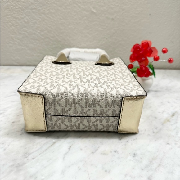 Michael Kors Mercer Extra Small Pebbled Leather Crossbody Bag - Picture 4 of 5